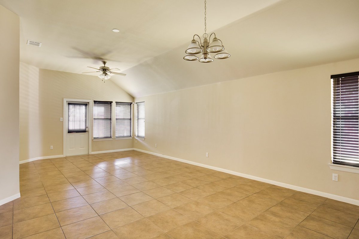 MarilynCortez's tweet image. 3702 Thrasher Dr. Mission, TX 78572- $159,000
#beautiful #communityamenities #sparklingpool #basketballcourt #playgrounds #wanttomove