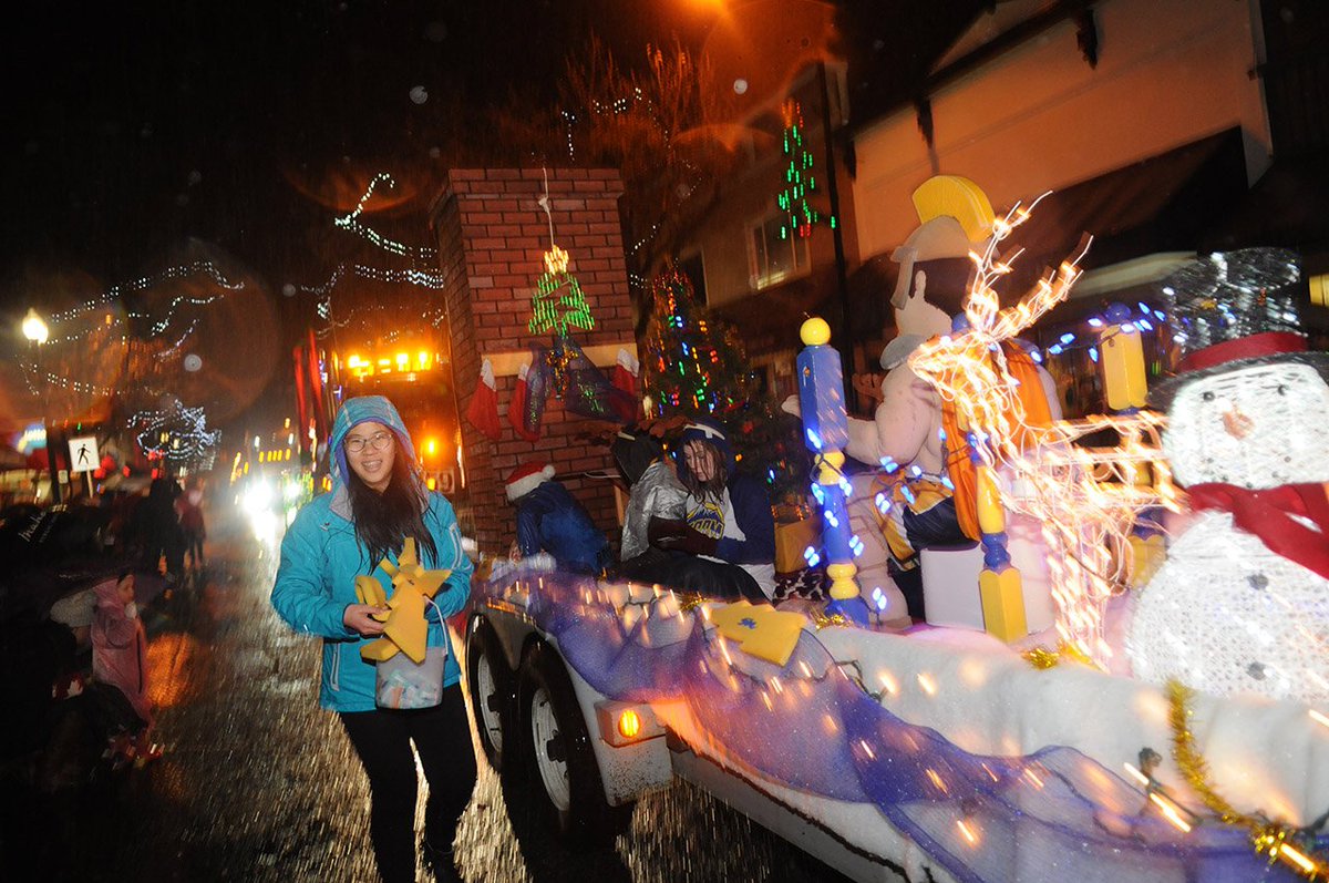 PhotoJennalism's tweet photo. SLIDE SHOW: Rotary Christmas Parade lights up downtown #Chilliwack. @rotaryparade @ChwkRotary https://t.co/JqhJAKL7oH https://t.co/yOqe2lGtHq