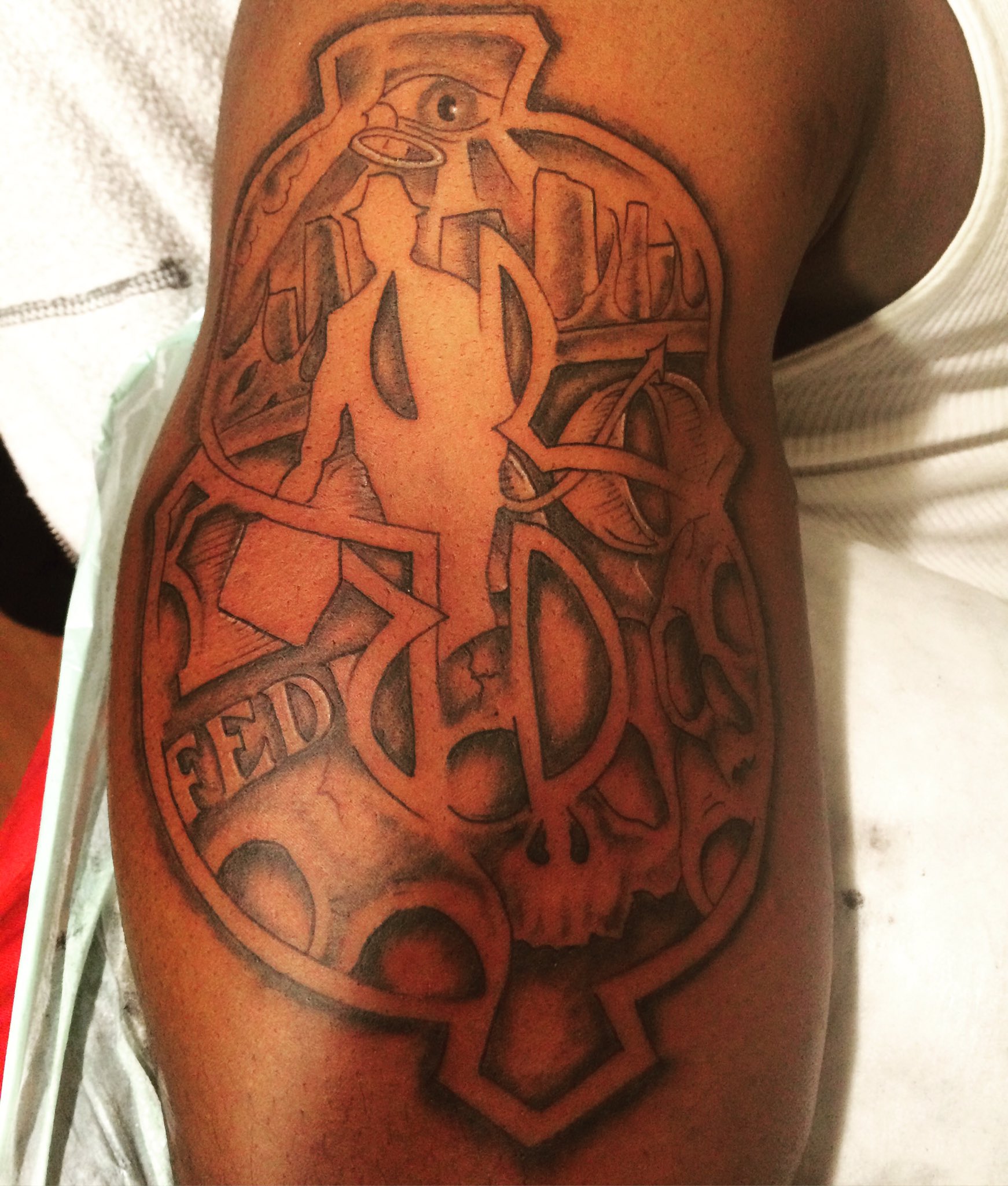 Money Root Of All Evil Tattoo TattGang_Dós'Cãrãs on Twitter: "Money is the root of all evil 😈💰#tattgangrosado #tattganginkorporated #chicagotattoo #chicagotattooartist #tattoo #moneytattoo #citytattoo https://t.co/FeOLFm4UzD" / Twitter