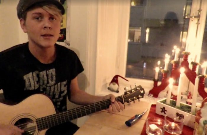 ”Det dricks för mycket alkohol på julen” – Lyssna på Emils viktiga låt som inte lämnar någon oberörd
amelia.se/artiklar/det-d… <a href="/EmilAssergard/">Emil Assergård</a>