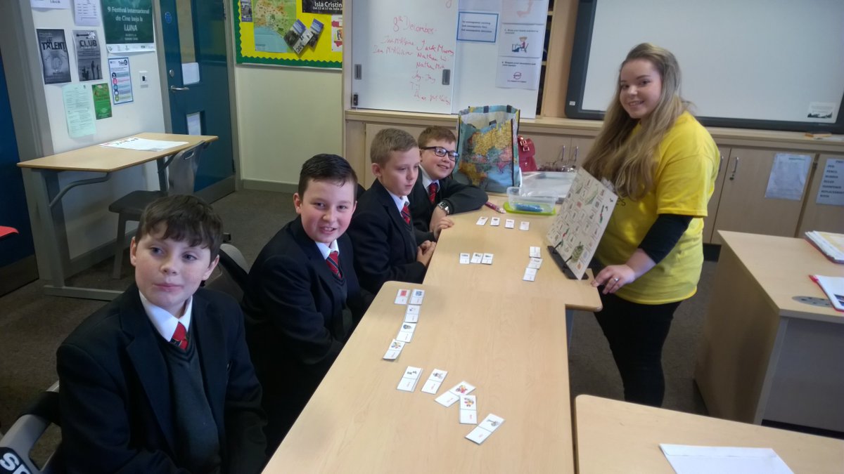 ModelLanguages's tweet image. Spanish Club enjoying Christmas and New Year themed activities - ¡feliz navidad! Thanks to Alex from Wee Love Languages for games and fun.
