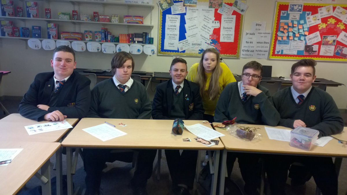 ModelLanguages's tweet image. Spanish Club enjoying Christmas and New Year themed activities - ¡feliz navidad! Thanks to Alex from Wee Love Languages for games and fun.