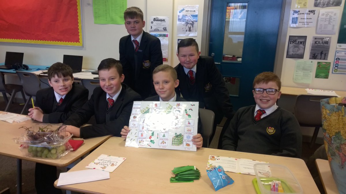 ModelLanguages's tweet image. Spanish Club enjoying Christmas and New Year themed activities - ¡feliz navidad! Thanks to Alex from Wee Love Languages for games and fun.