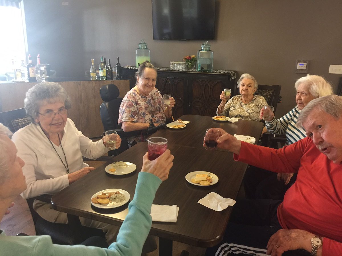 amarilloheartis's tweet photo. We had over 20 residents in attendance for our weekly “Thirsty Thursday” happy hour event! #FrontierCulture https://t.co/ov6WbN2Qij