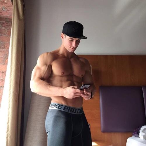 Mickey ropes tweet media