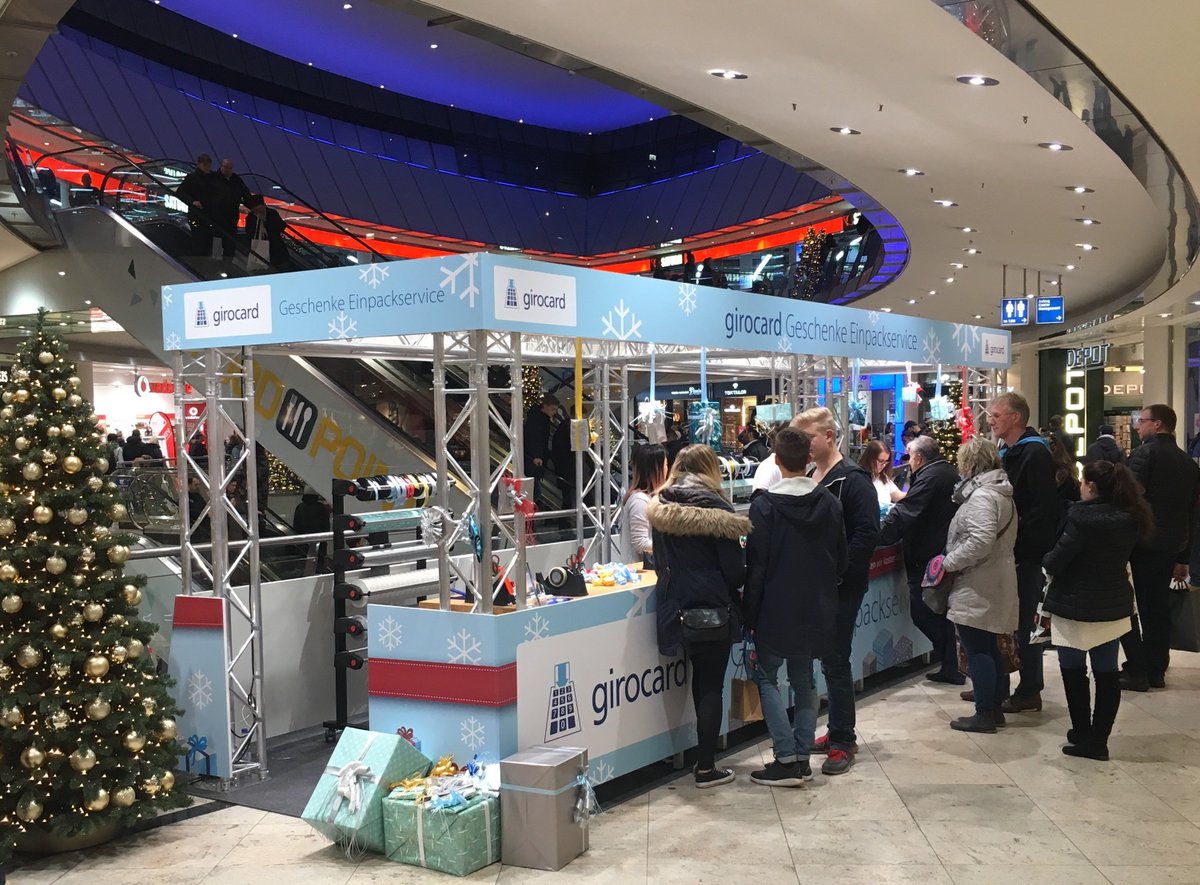 girocard's tweet photo. Kleinbeträge spenden mit #girocard geht nicht? Doch geht! Sogar #kontaktlos in #girocardcity #Kassel! Inklusive Geschenke Einpackservice! https://t.co/Lnjy56kMlb