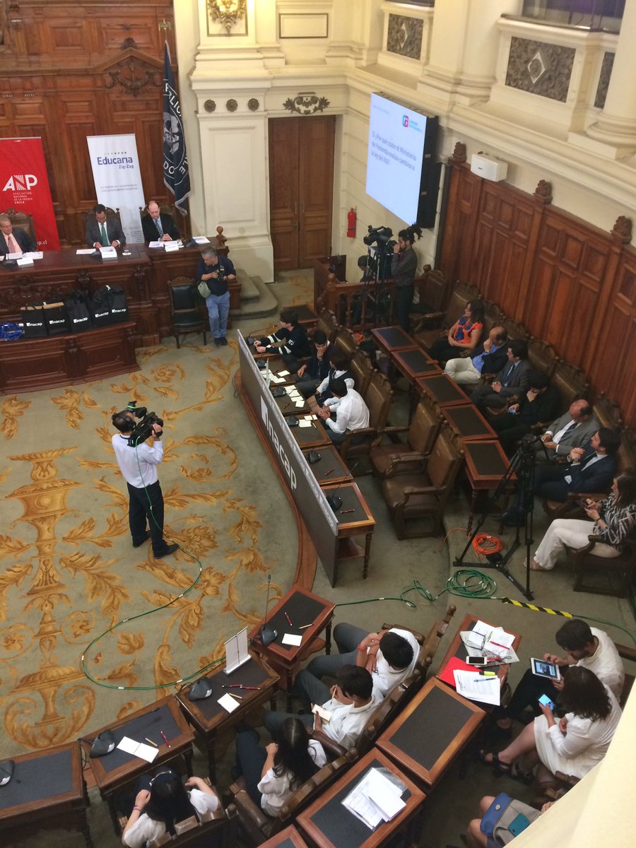ANPChile's tweet photo. El colegio San Jose de #Antofagasta contesta la última pregunta de la competencia #OA2016 #final @Senado_Chile . Ya sabremos los ganadores https://t.co/bbHDMxsJ46