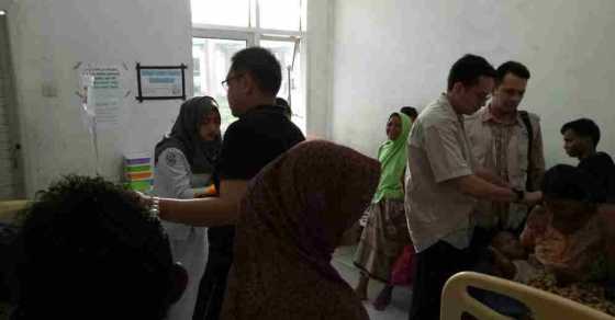 NazarAhadi's tweet photo. RS Meuraxa Rawat Penyintas Gempa Pidie Jaya https://t.co/URwGp3Fgrw https://t.co/MkXBmxvZLH