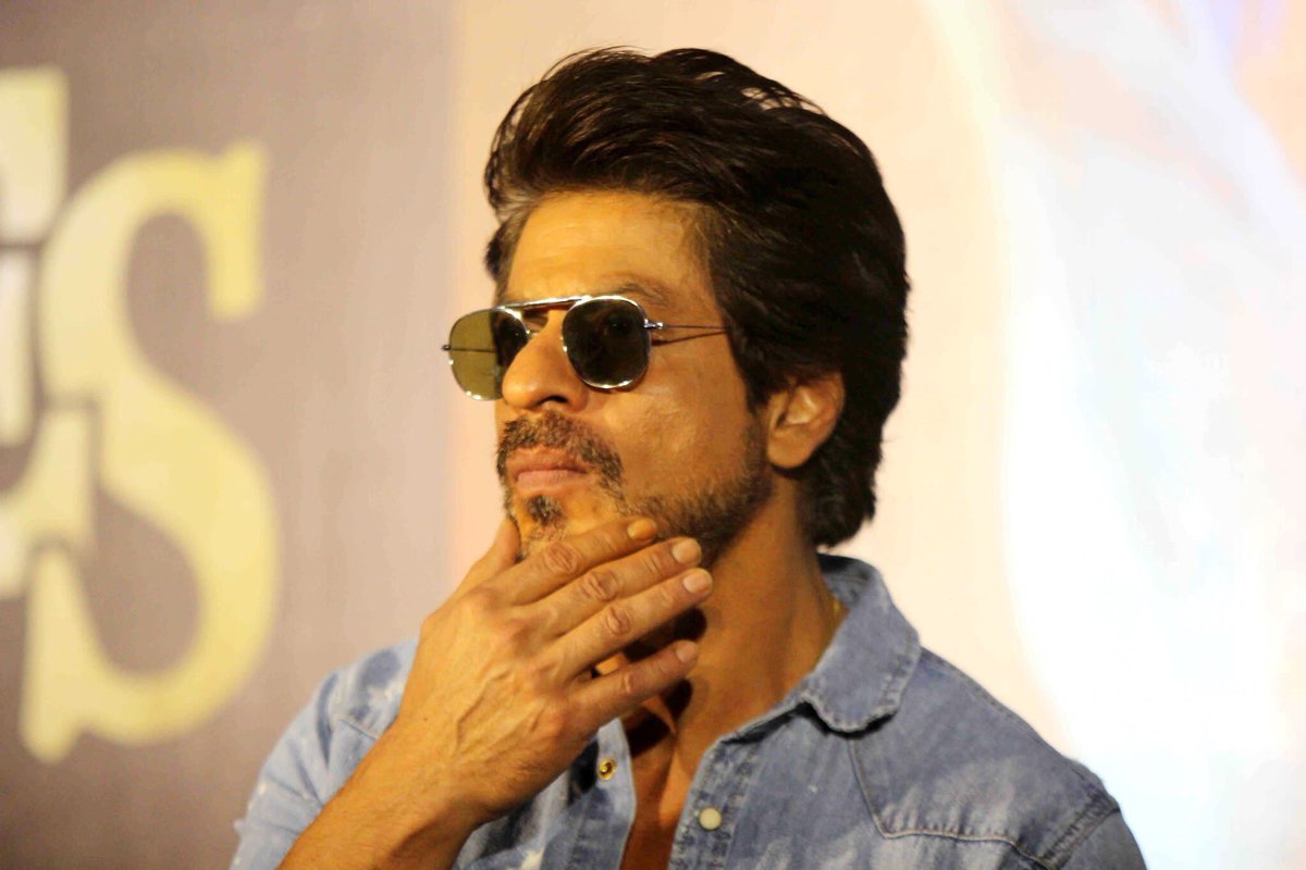When Shah Rukh Khan said charity should be done in silence and with dignity  – India TV