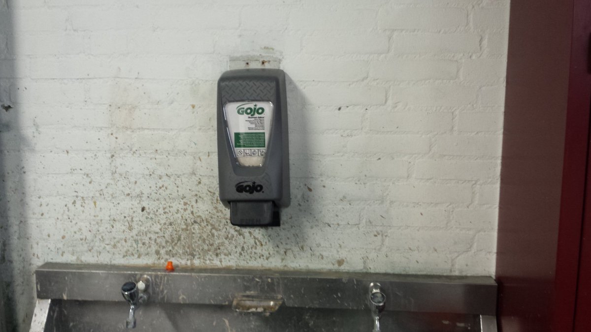 Ook voor zware Industriële zeep zijn wij uw partner! #nunogeenpapierdispenser:)