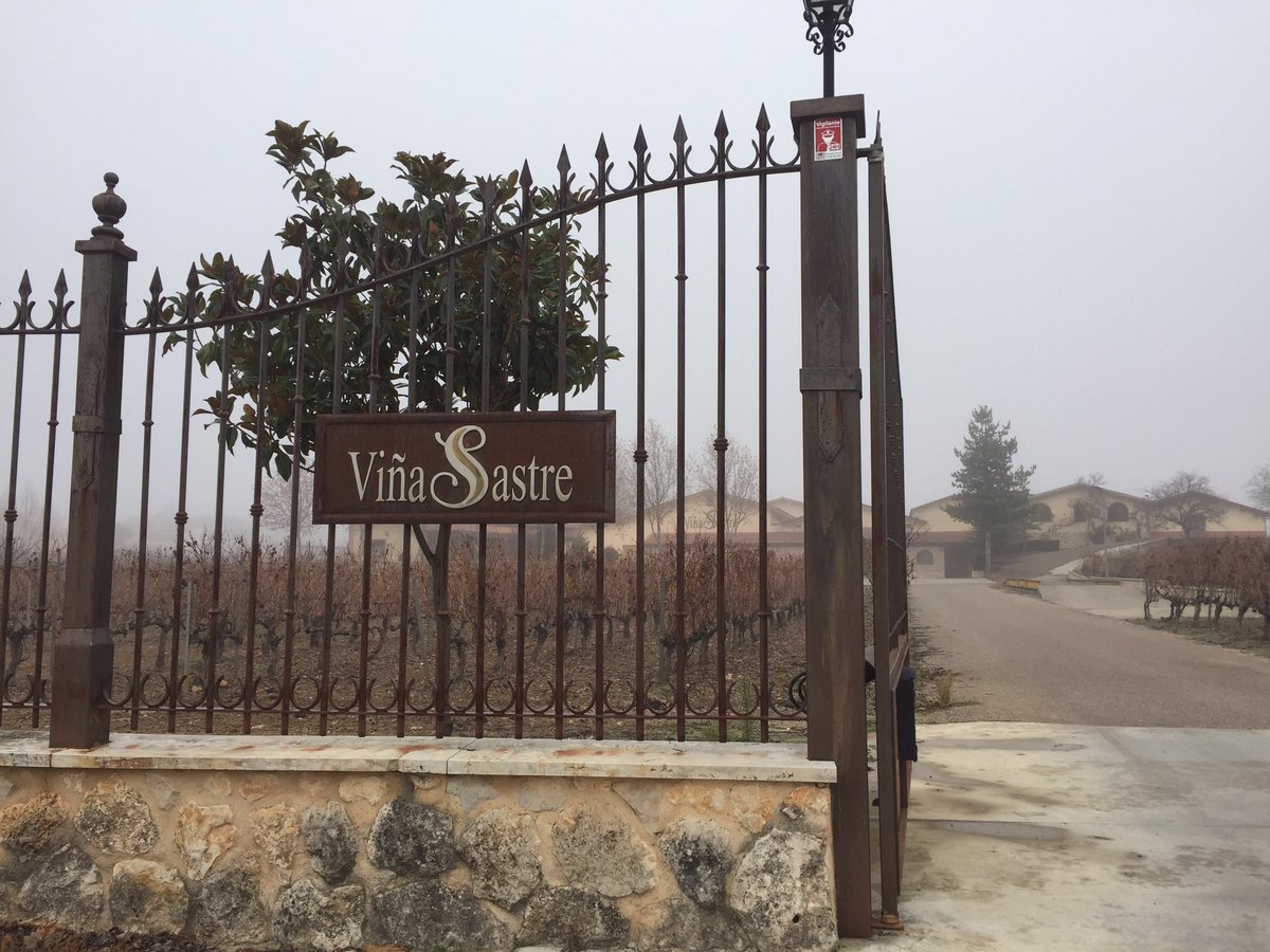 Parada obligatoria en <a href="/VinaSastre/">Bodegas Hnos. Sastre</a>