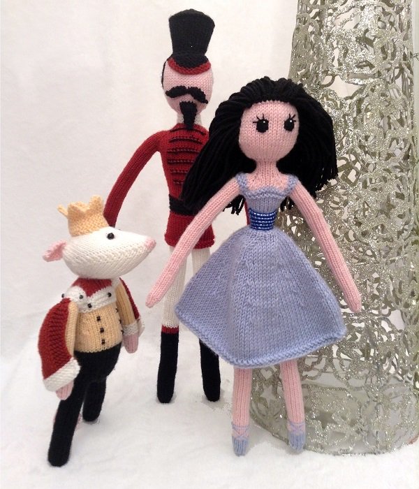 Nutcracker fans? Produce your own ballet! Janice Anderson has just published the Nutcracker, Mouse King and Clara! ravelry.com/designers/jani…