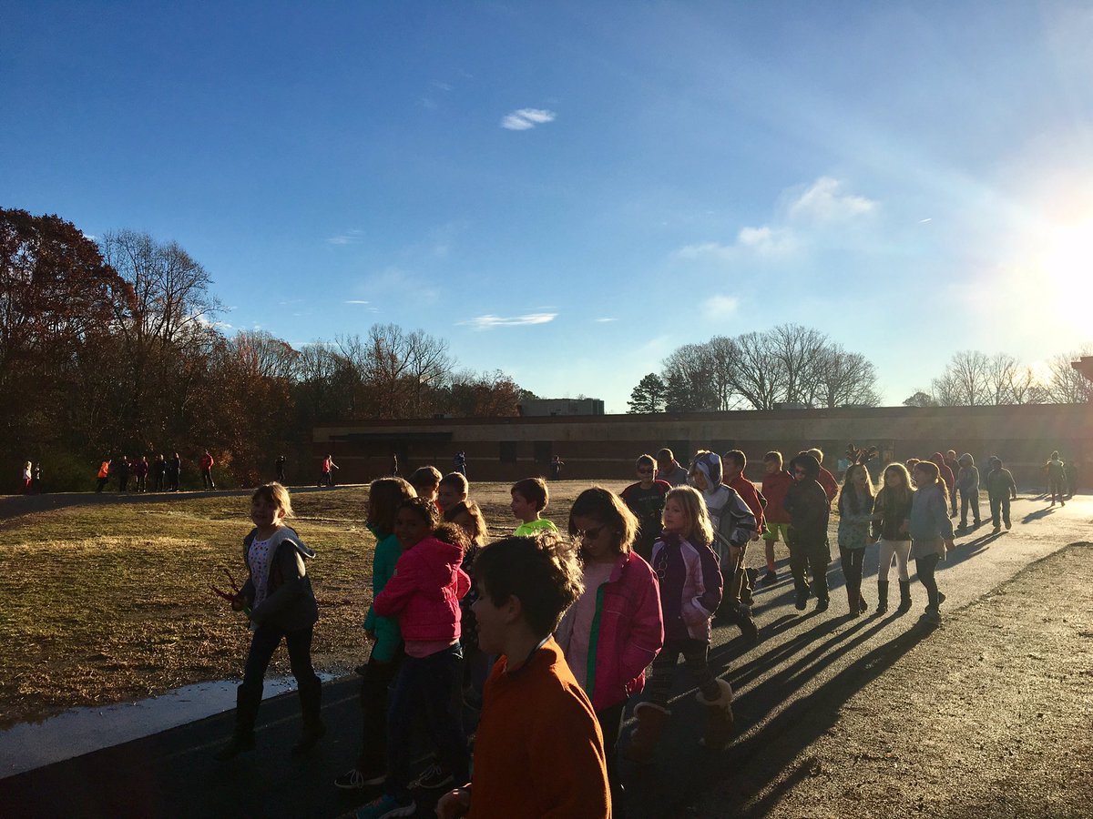jengates395's tweet photo. Cool clouds and sunshine to kick off our #WorkoutWednesday @RES_Roadrunners #RESwellness https://t.co/jhE72S6MVF