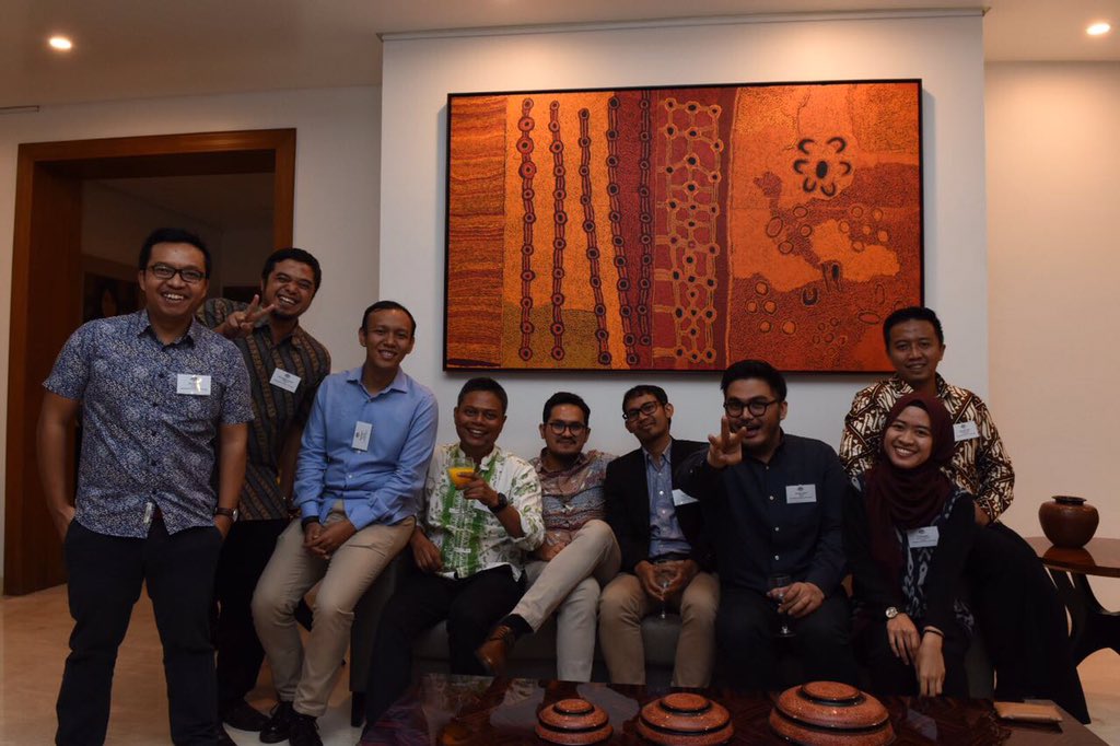 DubesAustralia's tweet photo. Pengusaha muda &amp; alumni Aust punya solusi utk segalanya: angkutan barang, sewa tukang, hingga adopsi hewan. Penerus hubungan 🇦🇺🇮🇩. #OzAlum https://t.co/ATFq5Mz9RT