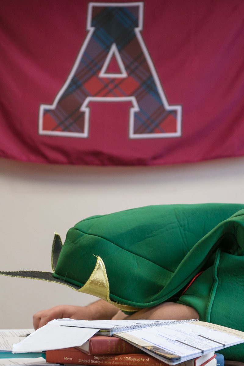 almacollege's tweet photo. When you're ready for Christmas, but you still have to take finals. https://t.co/ifQLbfdhrq