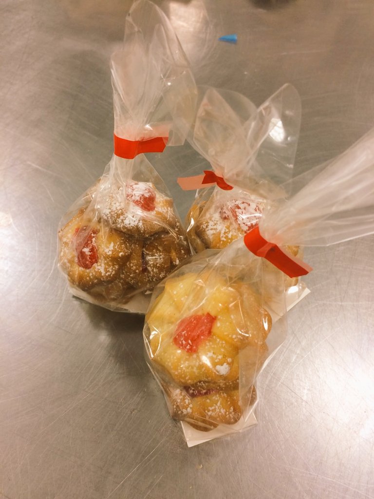 TUDublinBakery's tweet photo. Cookies today! Thanks to our students for giving us delicious treats every day!  @CulinaryartsCbs @DITBakingSoc @DITCathalB #ditbakery https://t.co/gjholt8BqN