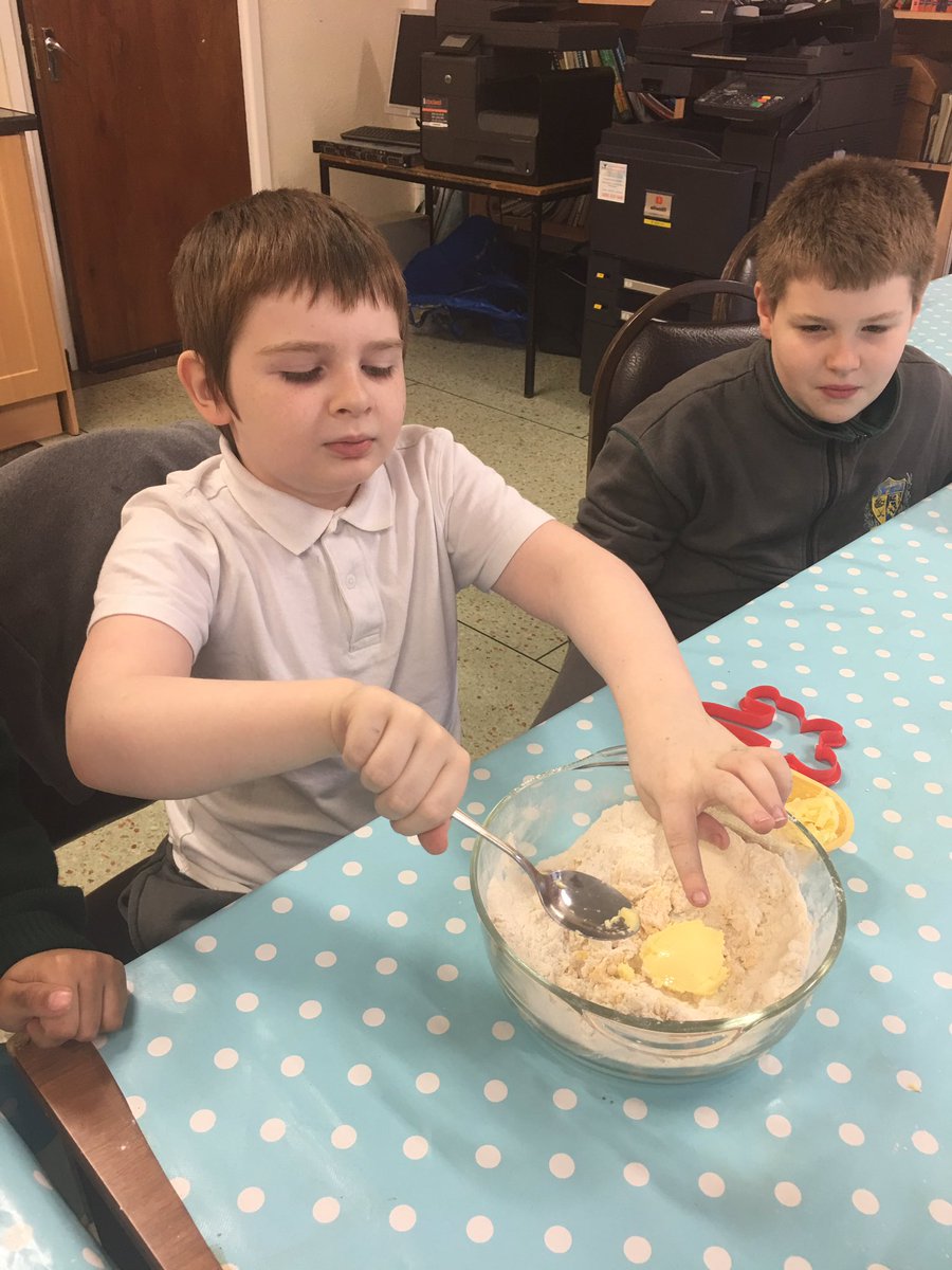 emer_cormack's tweet photo. Lots of fun baking today in Ms Morrissey's class 😊@MsMorrisseyCBS @FrannersenELE https://t.co/bjBJZNtaea