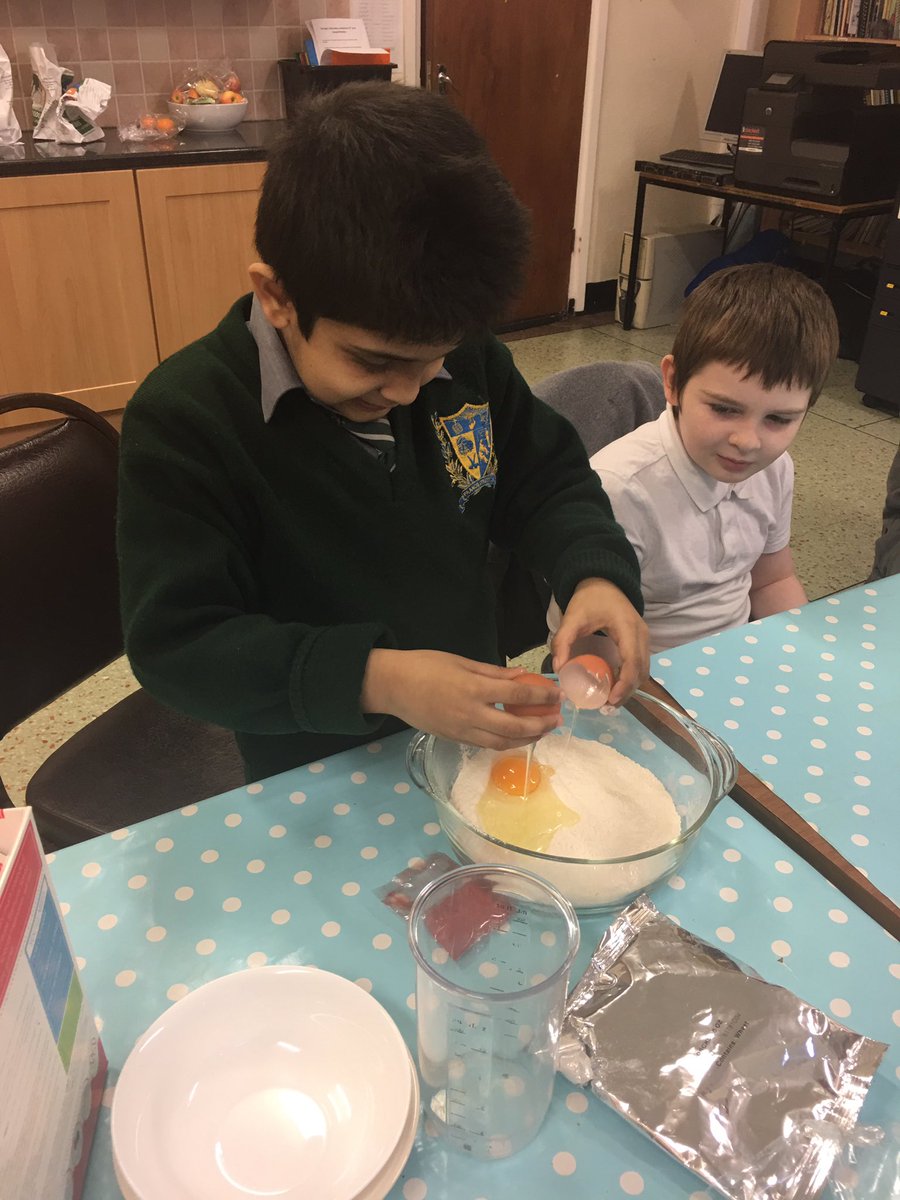 emer_cormack's tweet photo. Lots of fun baking today in Ms Morrissey's class 😊@MsMorrisseyCBS @FrannersenELE https://t.co/bjBJZNtaea