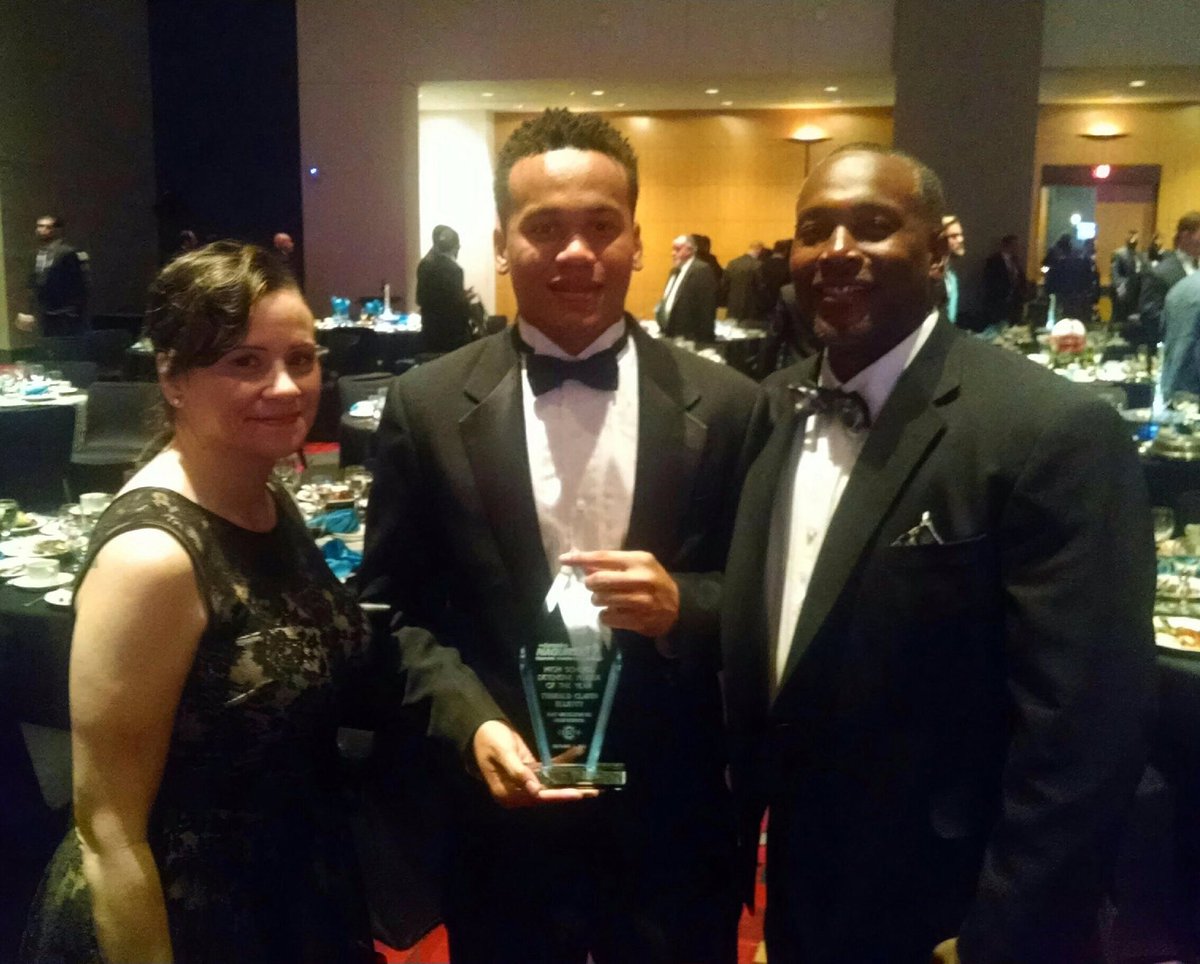 EastMeckHS's tweet photo. So proud of TJ Elliott winning the Bronko Nagurski Defensive Player of the Year! He looks sharp on stage! Super young man! https://t.co/qnnGE8jN6B