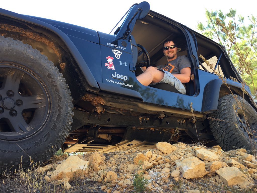 JeepEat's tweet photo. Check out this angry Jeep everyone follow @rebelnation1977 for more awesome pictures!! #jeepthing a https://t.co/xMJ4xec1N9