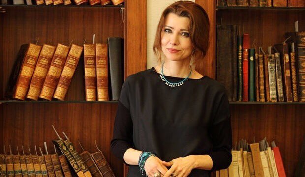 "Hiçbir dil, özlem’in ağırlığını kaldıracak güçte değildir.. O yüzden insan özledikçe sessizleşir."

/Elif Şafak/