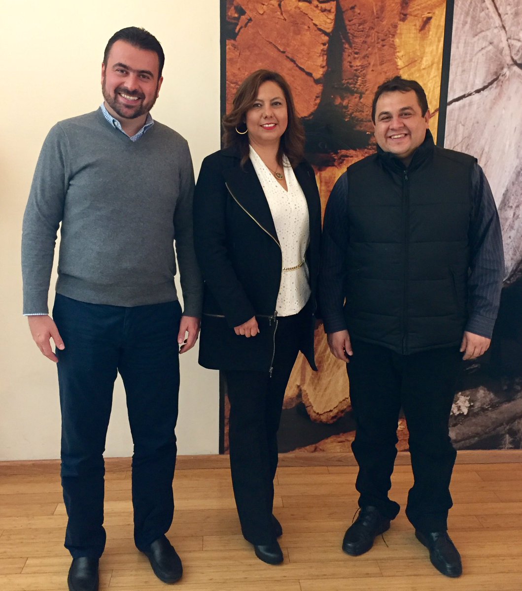 frenmtz's tweet photo. El rector #UAZ #AntonioGuzman y el alcalde de #Fresnillo @pepeharo_ en diálogo permanente y productivo! https://t.co/mPdM6GX7CA