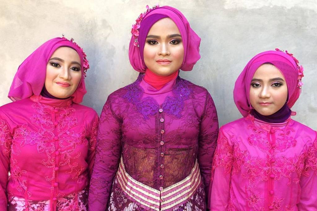 MakeupYK's tweet photo. #hijabdo #by @henyhenmakeup 
#makeupamongtamu #makeupbridesmaid #makeupwisudajogja #makeuppromnight #makeup💄 #mua #… https://t.co/1P6hPfmWiX