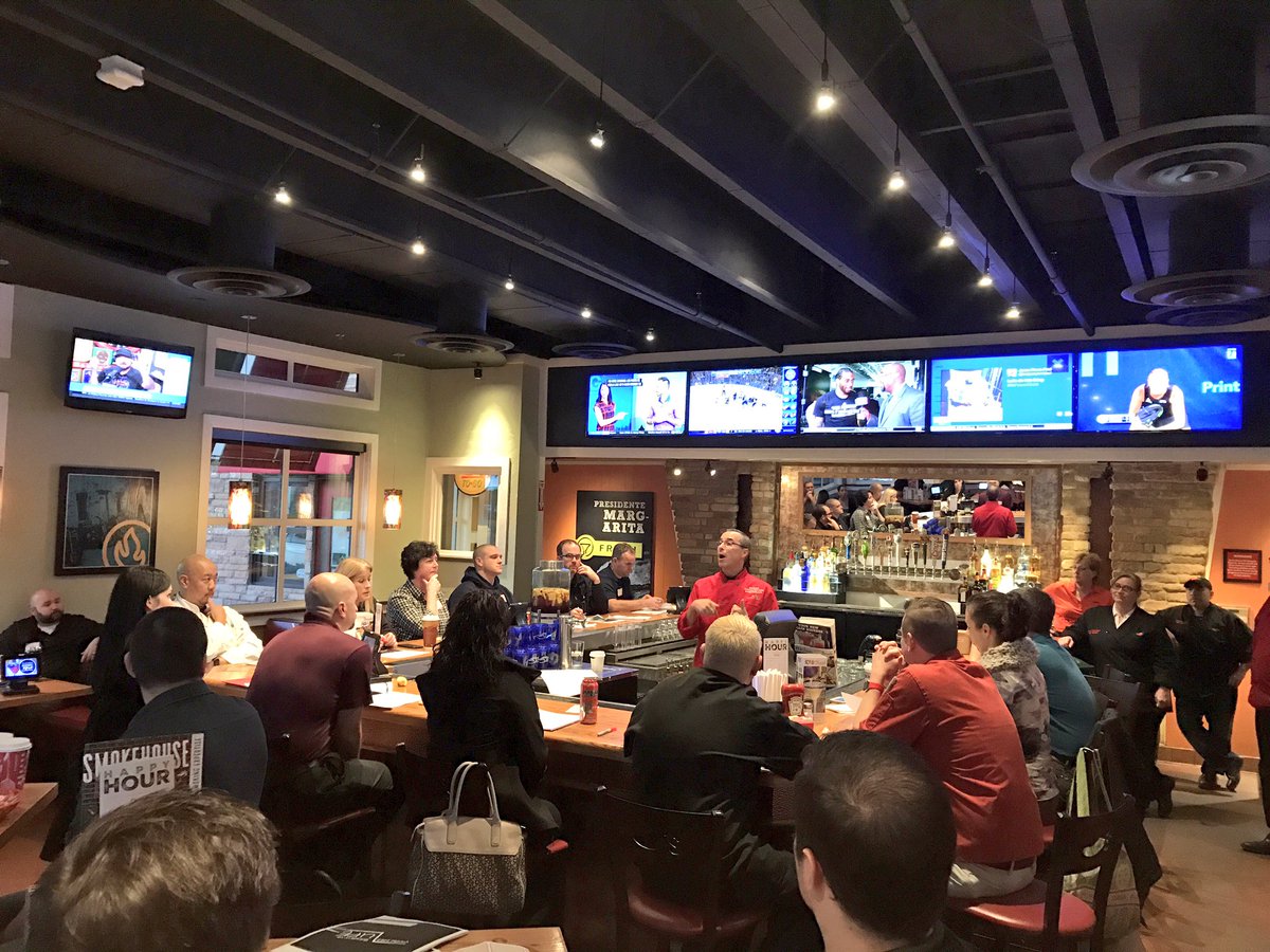 Fernando_Vega9's tweet image. Energy level high to kick off Bring it to life in Yuba City 🐓#bringit17 #masterthebasics #narrowthefocus #showup