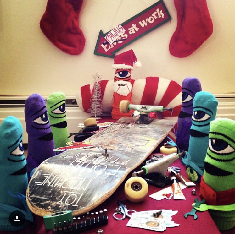 toymachine's tweet photo. The best way to spread Christmas cheer is to shred every spot far and near. #toymachinesocks https://t.co/ZH0oJ4BZHw