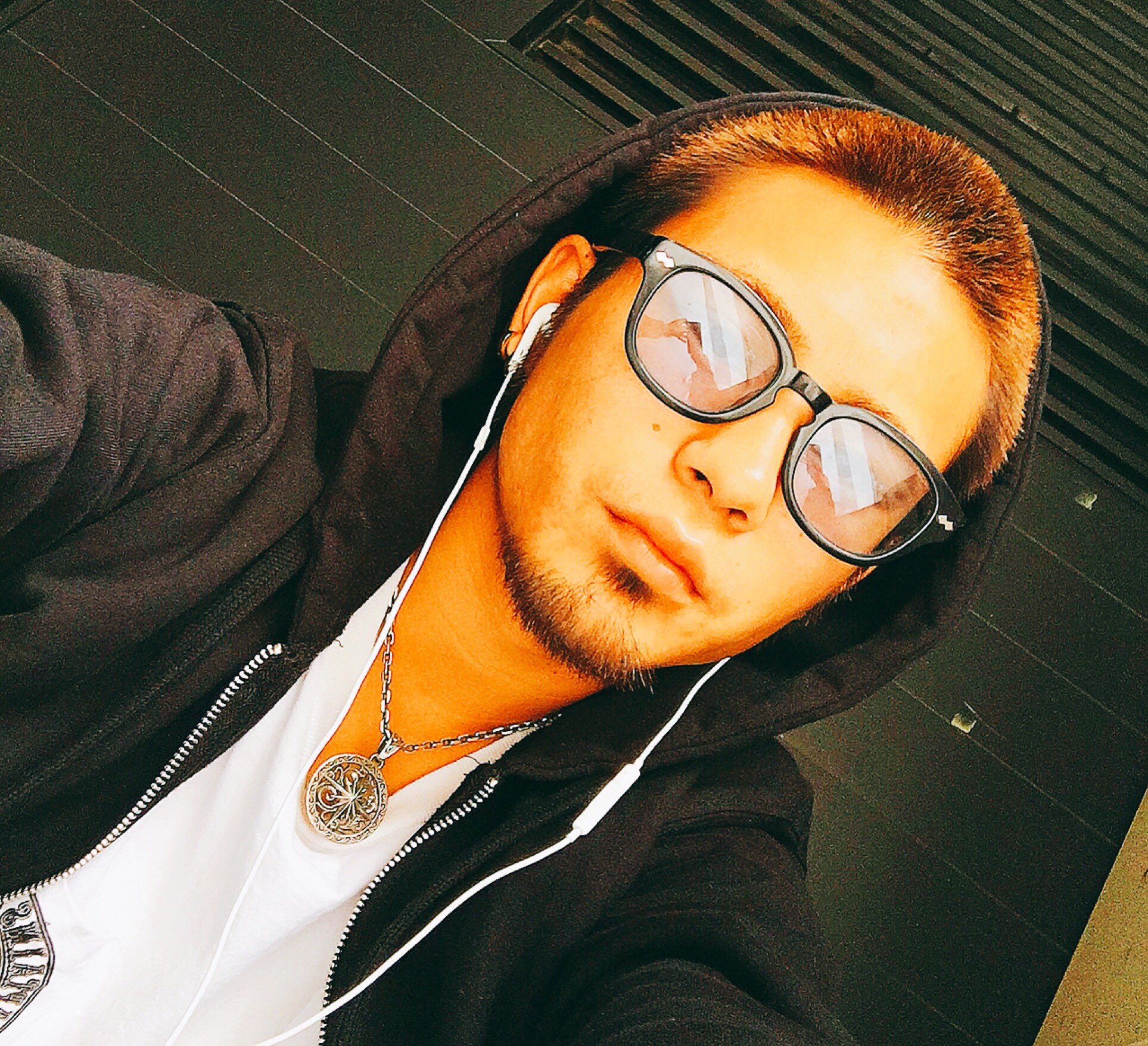 鈴木大二朗 Ocean Tokyo 坊主にして1カ月が経ちました どんどんのびるじろー毛 普通じゃ嫌だ カッコいいもやだ カッコよすぎてムリ ぐらいカッコよくなりたいから次の髪型どうしよっかな T Co 8hkktj9tnz Twitter