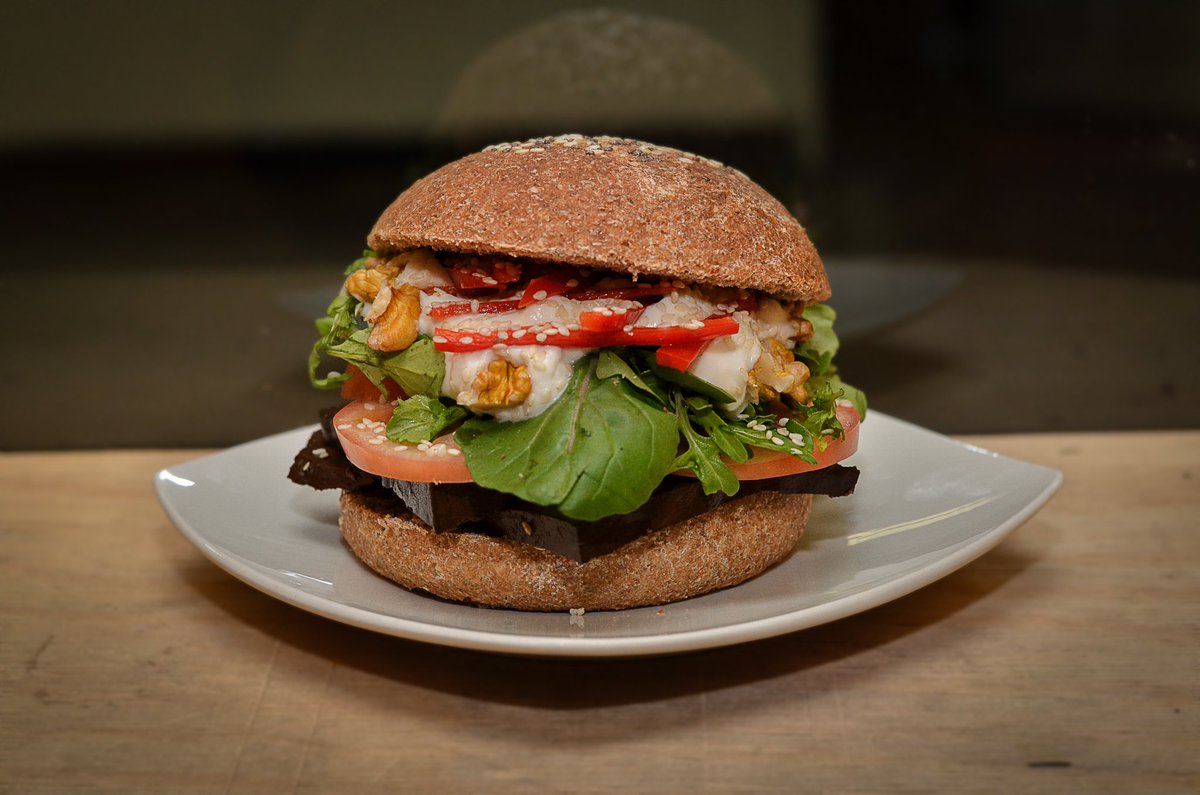 viveg's tweet image. La inspiración de este sándwich es @descendents  y hoy por fin los veremos❤ pasa por un Milo u otro de los sándwich! #viveg #vegan