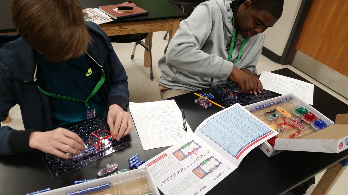 mrsheintzman's tweet photo. We are learning series and parallel circuits today with our snap circuits! Electricity is fun! #waynepltw #wearewayne https://t.co/K9Uv2F4tlX