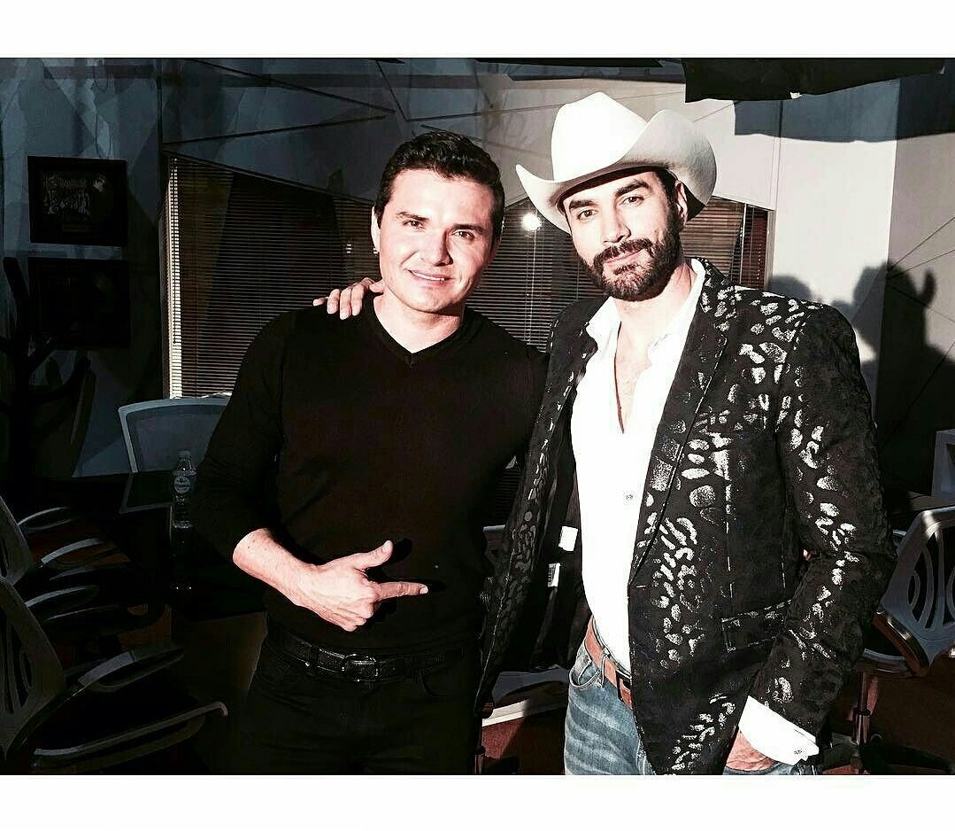 DZcluboficialMD's tweet photo. #DZIG 📷 👉 @davidzepeda1 👈

Con mi compadre @horaciopalencia gran talento...venimos con todo!👊🎤🎬! gran día!! #music #ryancabrera #ladoblevida https://t.co/AQ9MmTVP1S