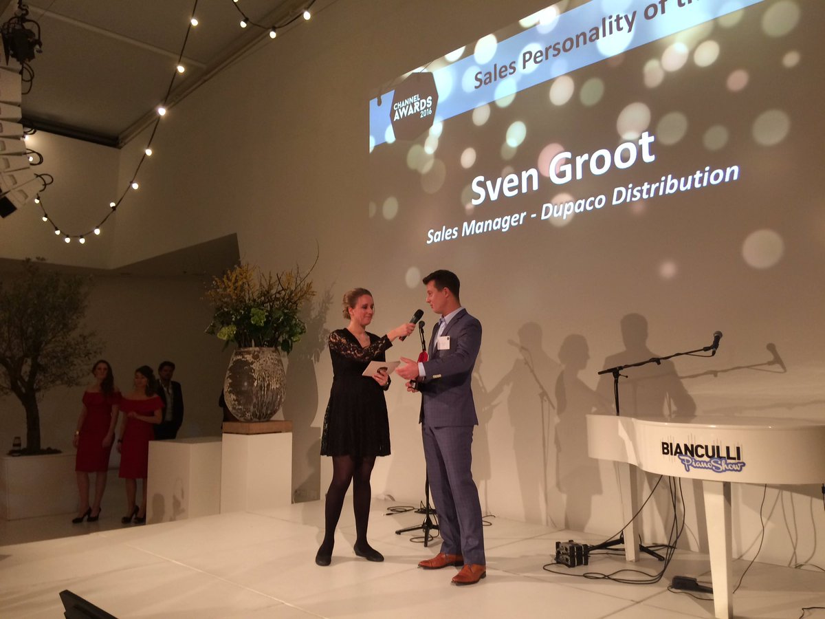 ChannelwebNL's tweet photo. De Sales Personality of the Year-award gaat naar Sven Groot van @Dupaco_bv! Proficiat #ChannelAwardsNL 2016 https://t.co/AJwPGrIIAX