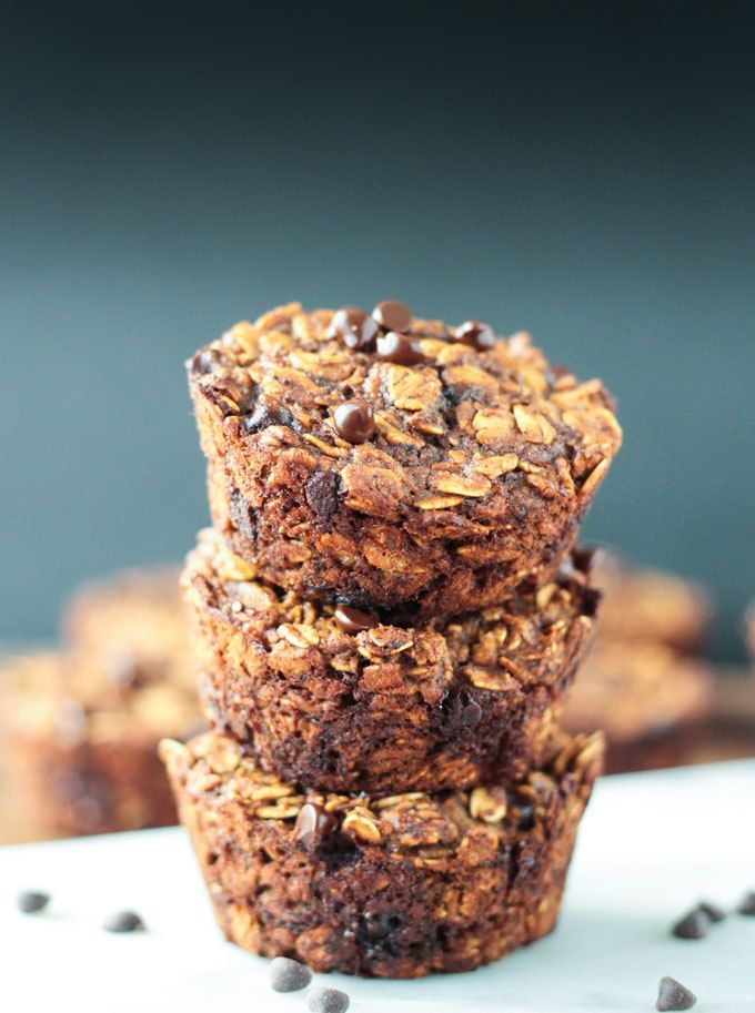 Gingerbread Chocolate Chip Baked Oatmeal Bites ~ Veggie Inspired buff.ly/2h6cS8m #vegan #glutenfree #christmas #breakfast