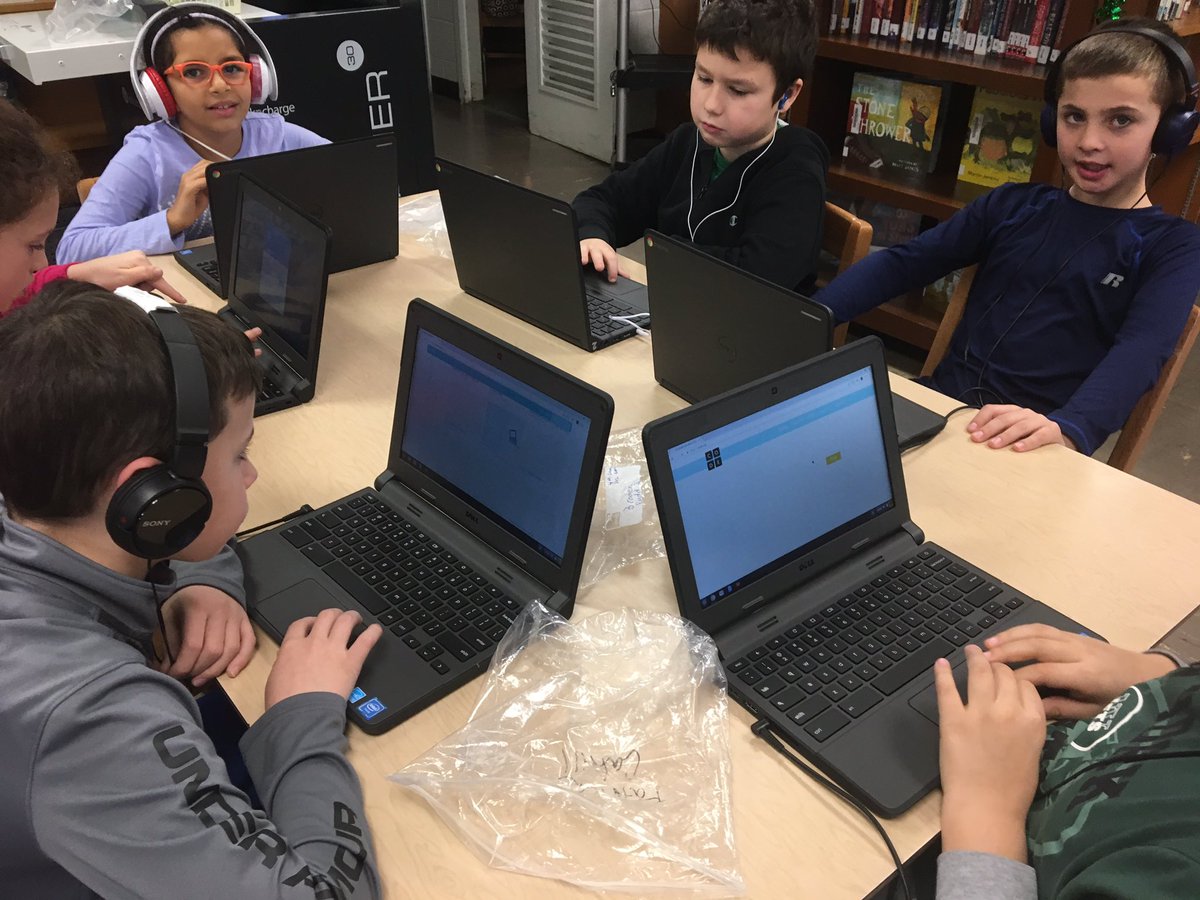 wcsdtechdr's tweet photo. Ss coding @FishkillFrogs #wcsdcodes16 @WCSDEmpowers https://t.co/Ze3wI3CE0D