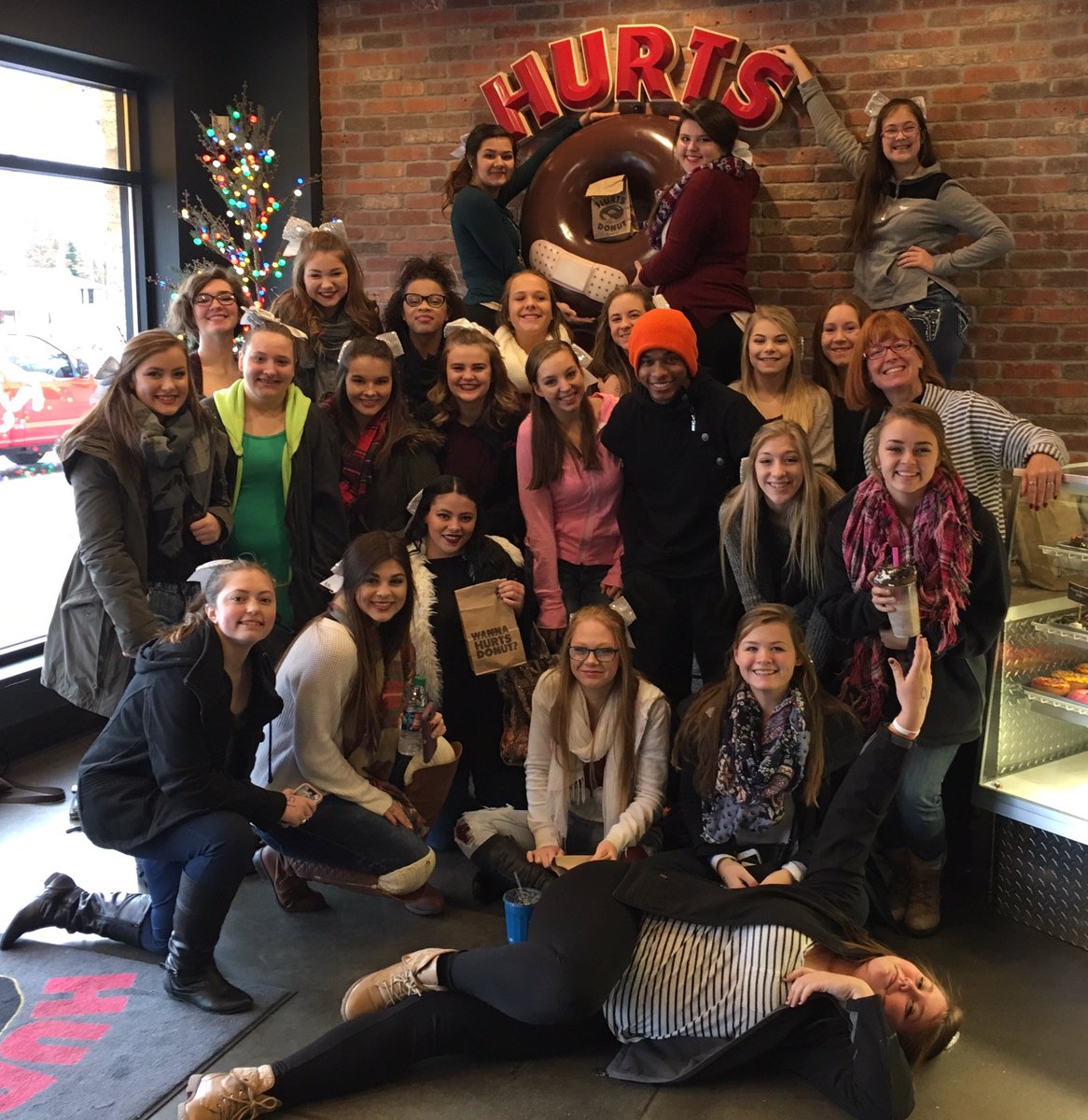 danawoodward73's tweet photo. The Hollister High School Cheer Team ❤️️s Hurts Donuts. #hhsonthemove https://t.co/uH2Czn57h1