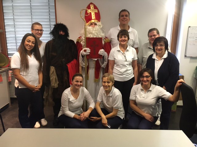 Der Nikolaus besuchte uns heute in der GMS und alle schauen fröhlich. Waren wohl brav?