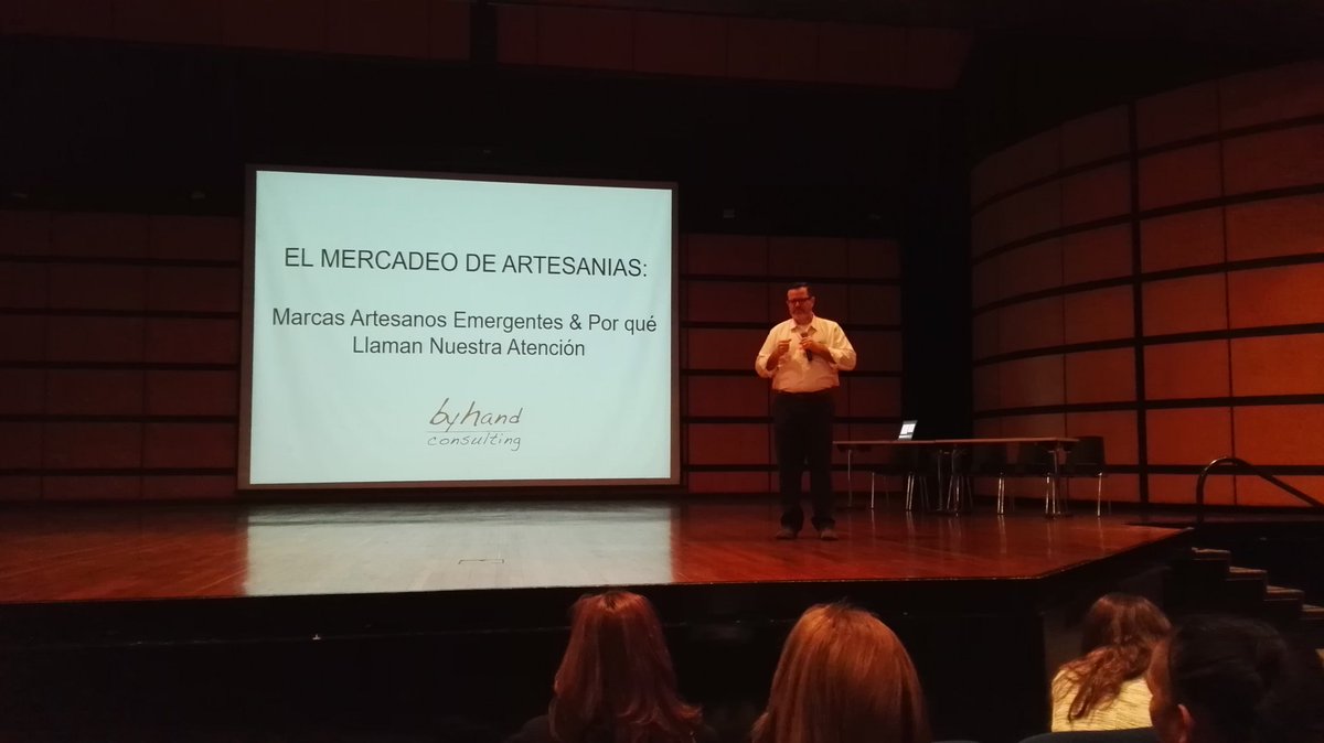 wilapa's tweet photo. Inicia charla Marcas Artesanos Emergentes #Expoartesanias @sicsuper @artesaniasdcol @CorferiasBogota #byhandconsulting https://t.co/c6gLNqPA5l