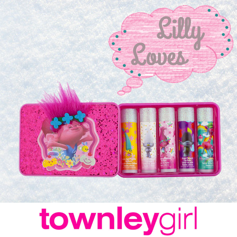 TownleyGirl's tweet photo. Winter is coming! Enter @LLLwithLilly's sparkly #giveaway to win our #DreamWorksTrolls lip balm &amp; beat chapped lips: https://t.co/FKcBfdPIA1 https://t.co/Gvs7juxKof