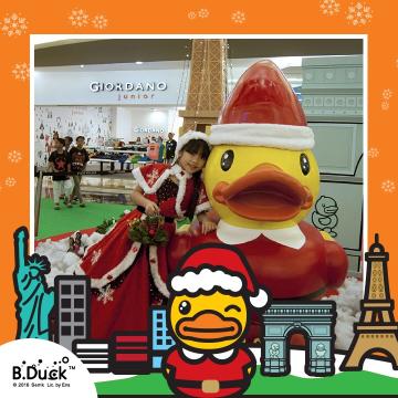 kaleica's tweet photo. @MyPicMix, In love with FranceBduck #eifeeltower #francebduck #BDuckPh https://t.co/tClOBATGE7 https://t.co/H6qULMzQG7