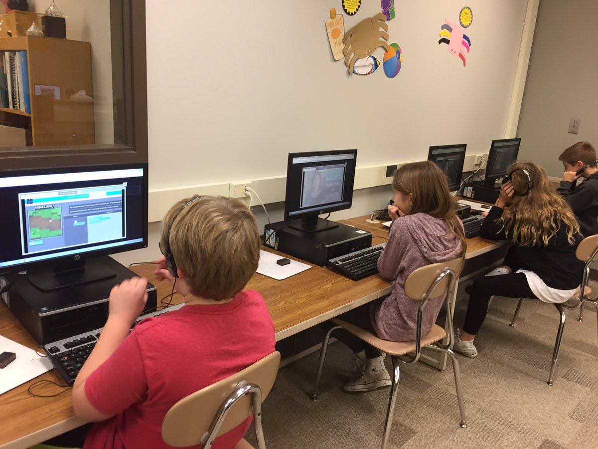 llfaust84's tweet photo. Coding! #TSCschools #HourOfCode #tsctechdept #HES https://t.co/OJJCMwt2CY