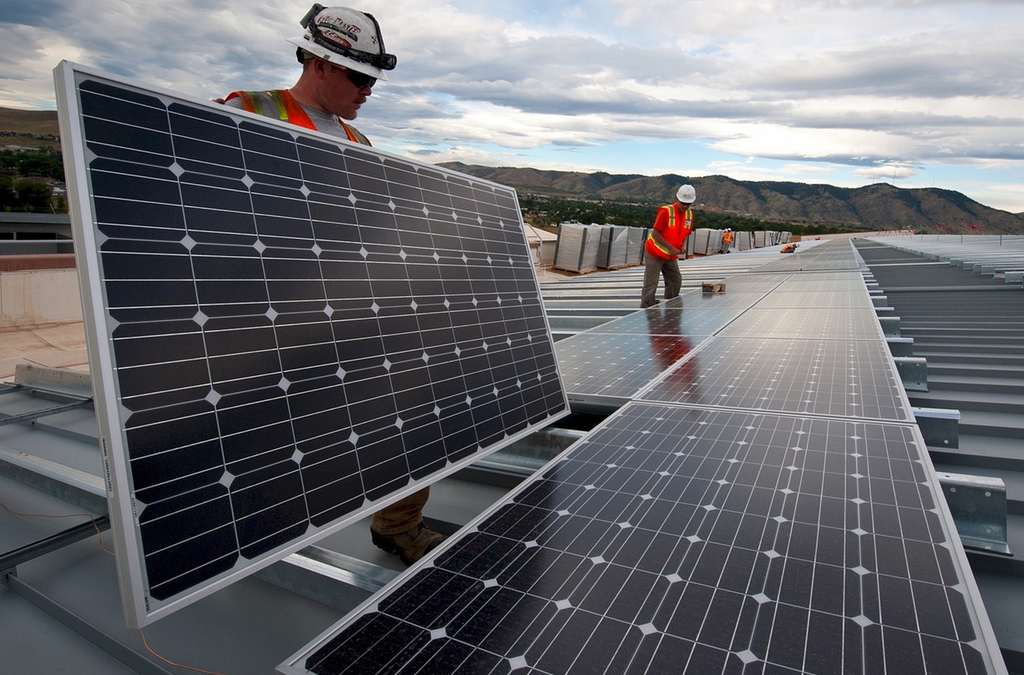 Scientias's tweet photo. Zonnepanelen zijn het beste alternatief voor fossiele brandstoffen https://t.co/ZPRXuqYIvo https://t.co/NsZENsi2GB