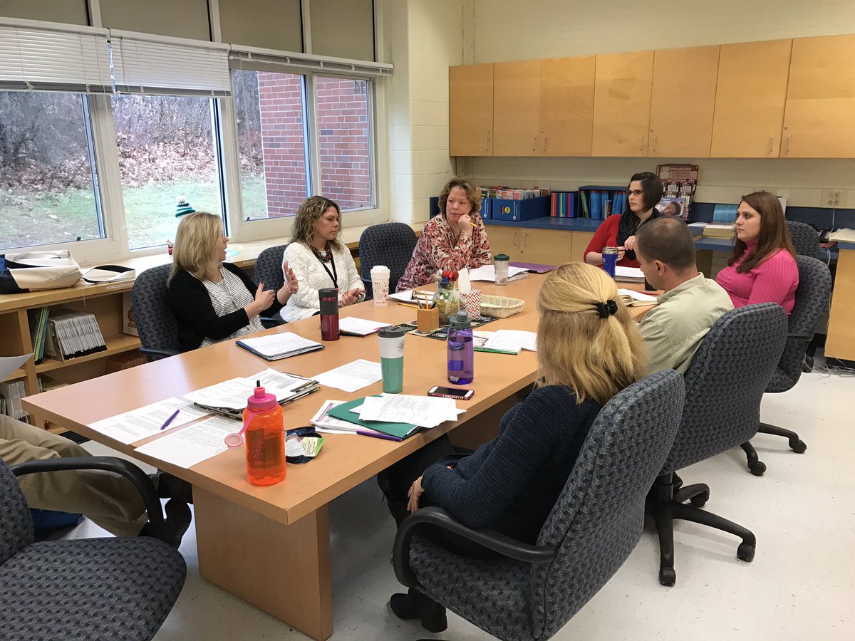 ParkerFarmsES's tweet photo. Satellite Classroom experience for Gr 4 teachers today! #pdatitsbest #valueofalitcoach #pfpride @SalMenzo @FerroneJamie @kimromano22 https://t.co/A0G37Y5la4