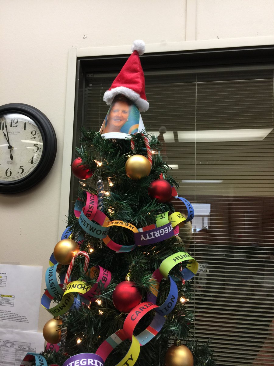 HPEDSB_ITS's tweet photo. Human Resources has stepped up to the challenge. Another interesting tree topper! #departmentchallenge https://t.co/8ptnWwjimg