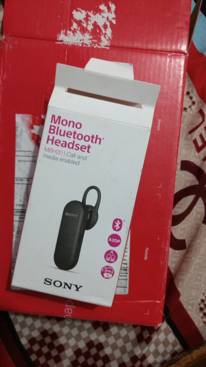 bimlesh1506's tweet photo. Today I received an empty box from @snapdeal after paying Rs. 1299 online for @sony_india bluetooth headset. https://t.co/Z3InxUcSXg