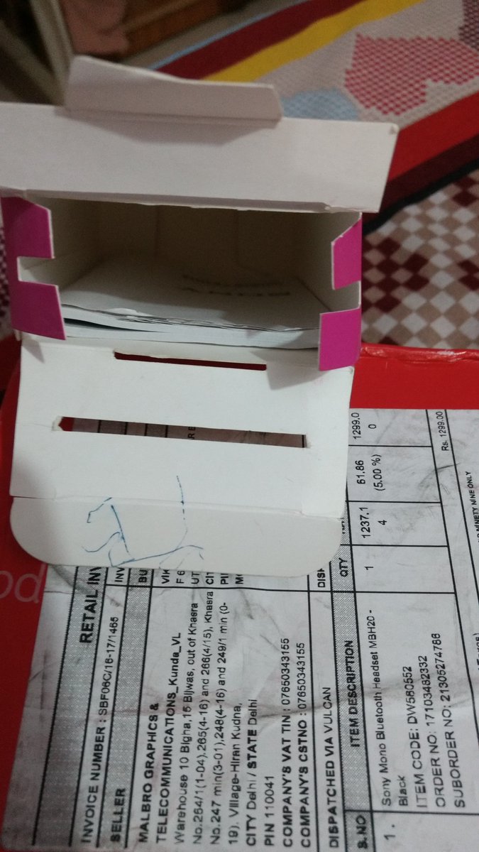 bimlesh1506's tweet photo. Today I received an empty box from @snapdeal after paying Rs. 1299 online for @sony_india bluetooth headset. https://t.co/Z3InxUcSXg
