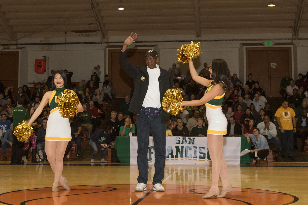 MarchMadnessMBB's tweet photo. USF honors 1955 and '56 championship teams by playing first game at Kezar Pavilion since '58: https://t.co/2RRBdFL4w8 https://t.co/HdsZr6lmo0