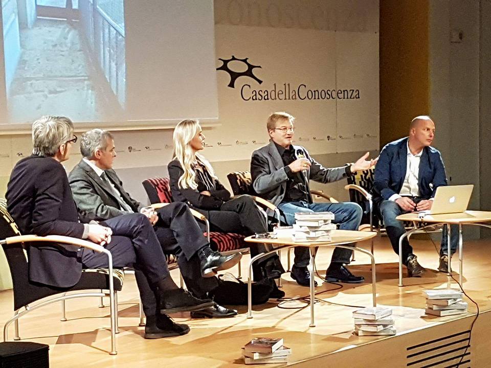 scriptamaneant's tweet image. Presentazione #DaVinCiClone di Giampaolo Guida. Un grazie alla madrina @Gloria_Guida e al sindaco di Casalecchio di Reno @massimobosso.