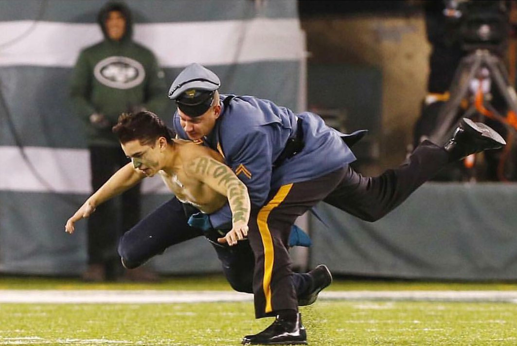 ReadyNJ's tweet photo. If you're going to try to run from the law a @NJSP Trooper is going to outrun you. #wednesdaywisdom #ReadyNJ #NJSP #Jets #metlifestadium https://t.co/T1wxxLPQc4
